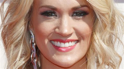 carrie underwood nipples|Carrie Underwood Braless Pictures: Photos Without a Bra